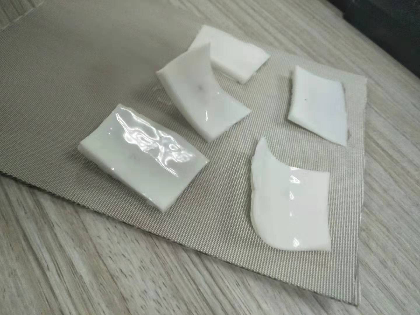 CL-26AB-1硅膠粘布熱硫化膠水的應用