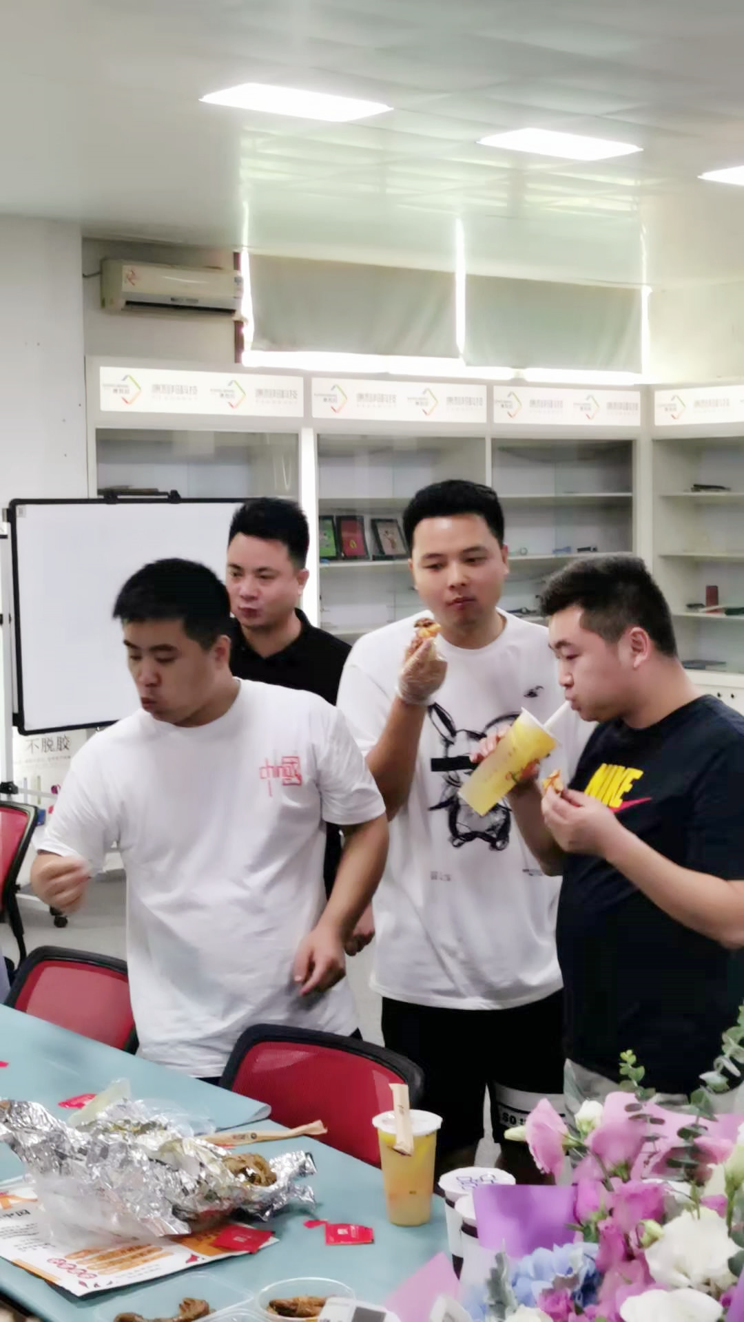 熱烈慶祝康利邦團(tuán)隊(duì)達(dá)成業(yè)績目標(biāo)